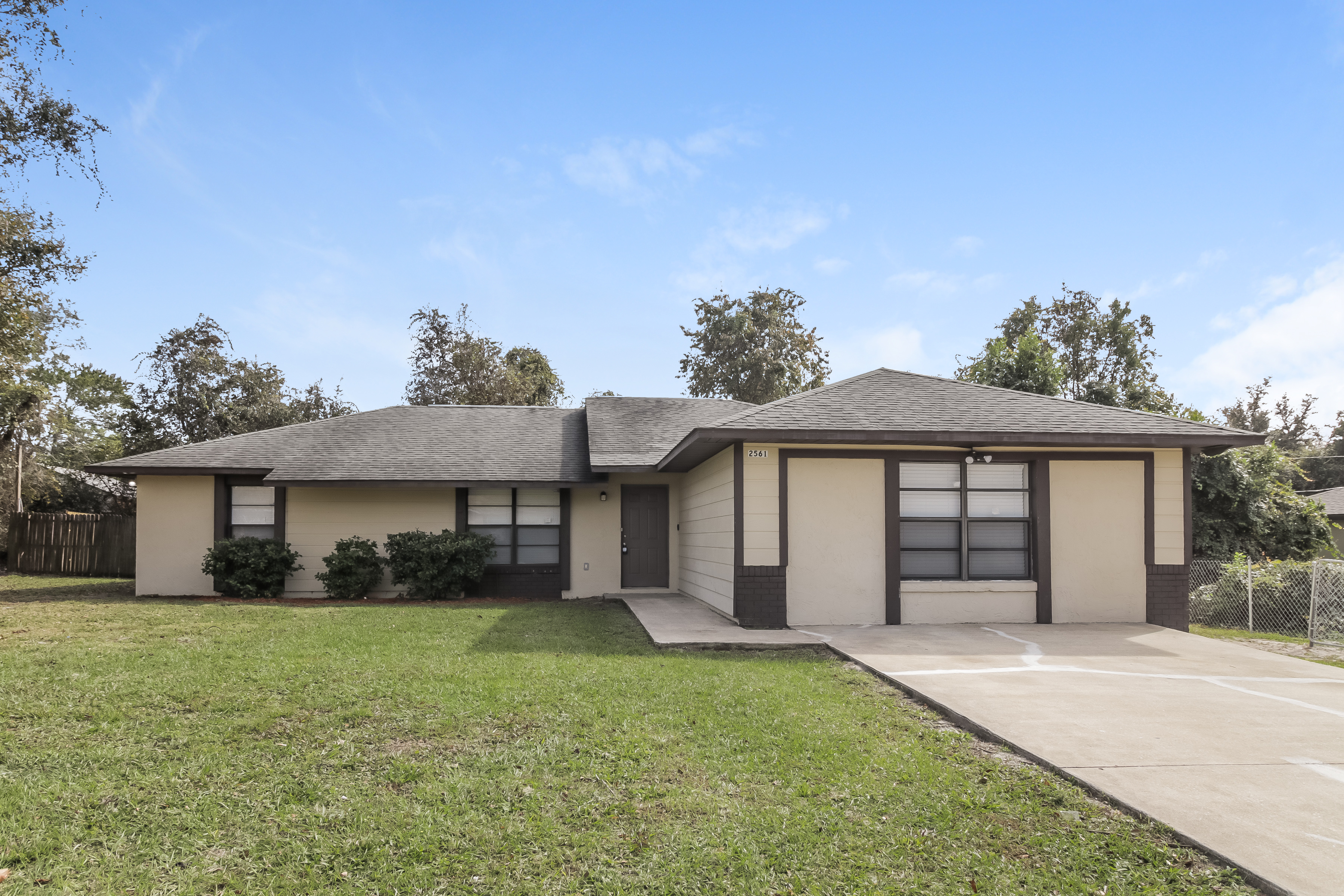 2561 Beal St Deltona, FL 32738